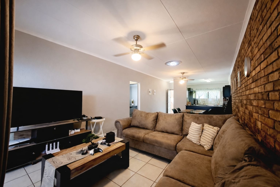 2 Bedroom Property for Sale in Safari Gardens North West